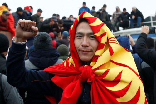 Biểu tình ở Kyrgyzstan: Tương lai chính trị bất định đang 'chờ đón'