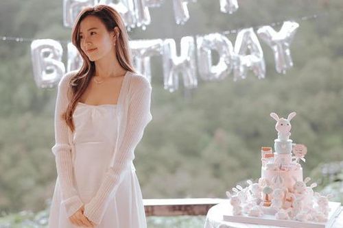 Tin 'hot' giải trí ngày 8/10: Ngọc Trinh, 'bà xã' Xuân Bắc gây bất ngờ