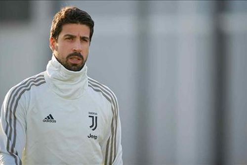 Quyết bám trụ Juventus, Khedira bị HLV Pirlo 'hắt hủi'