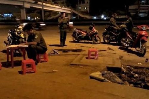 Hẹn nhau 'huyết chiến', 2 thiếu niên bị chém gục dưới gầm cầu