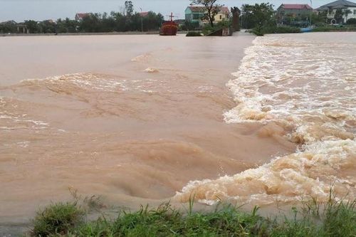Quảng Bình: 25 thôn bản bị cô lập, nhiều tuyến đường tê liệt vì mưa lũ