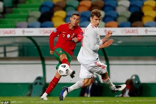 Ronaldo vô duyên, Bồ Đào Nha và Tây Ban Nha cầm chân nhau
