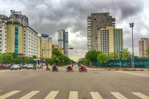 Đề xuất người đi bộ đi sát mép đường và ngược chiều xe chạy...