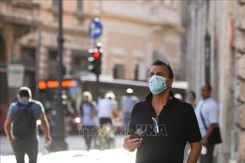 Italy siết chặt kiểm dịch COVID-19 đối với du khách nước ngoài