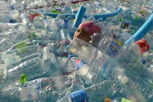 Thái Lan nghiên cứu dùng chất thải nhựa để làm đường giao thông