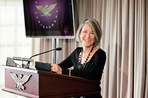 Giải Nobel Văn học 2020 thuộc về nhà thơ người Mỹ Louise Gluck