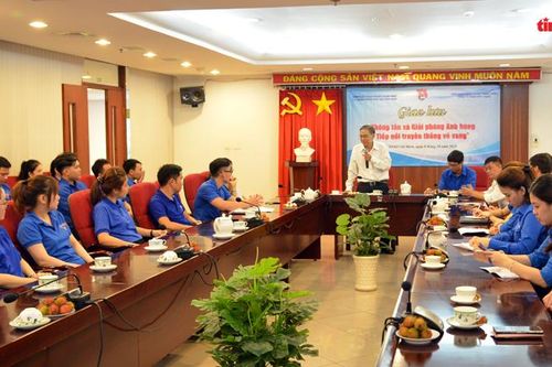 Giao lưu 'Thông tấn xã Giải phóng Anh hùng – Tiếp nối truyền thống vẻ vang'
