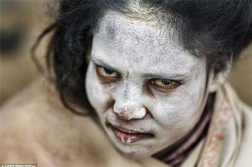 Cuộc sống ẩn dật của bộ tộc ăn thịt người Aghori
