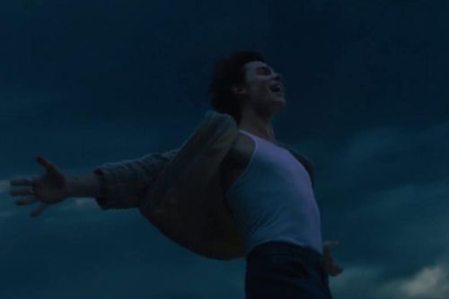 Lấy cảm hứng từ hai series phim đình đám 'Harry Potter' và 'Twilight', Shawn Mendes vẽ lên bức tranh đầy huyền bí trong 'Wonder'