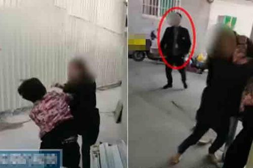 Mẹ chồng con dâu lao vào đánh nhau, 2 con trai bình thản đứng quay video gây phẫn nộ