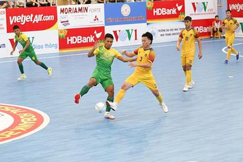 Cơ hội 3 điểm cho Sanvinest Sanna Khánh Hòa