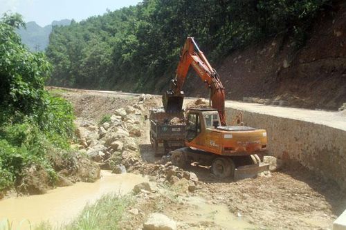 Hoàn thiện giao thông nông thôn: Tạo đà cho vùng khó phát triển