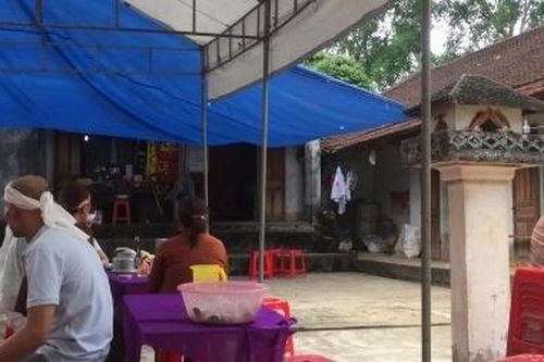 Nghịch tử say rượu chém mẹ rồi tự sát