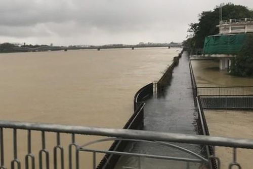 Mưa lũ, Thừa Thiên – Huế cho học sinh nghỉ học, yêu cầu thủy điện điều tiết nước