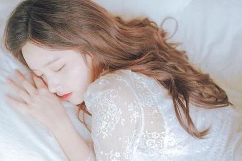 Quầng thâm mắt khiến chị em già nua, xấu xí: Bác sĩ tiết lộ 5 cách đơn giản để cải thiện lại tăng cường sức khỏe từ sâu bên trong