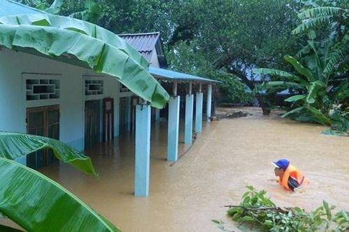 Mưa lũ tiếp tục gây thiệt hại nặng nề tại các tỉnh miền Trung
