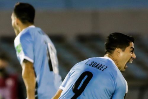 Suarez quay lại ăn mừng khiêu khích đối thủ
