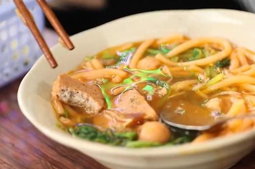 Món bún đỏ nổi tiếng ở thủ phủ cà phê Việt Nam