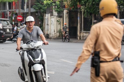 Đề nghị 'xóa sổ' mũ bảo hiểm lưỡi trai