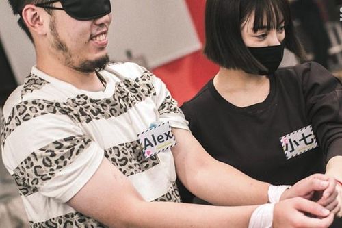 Các lớp dạy kỹ năng phòng the ở châu Á