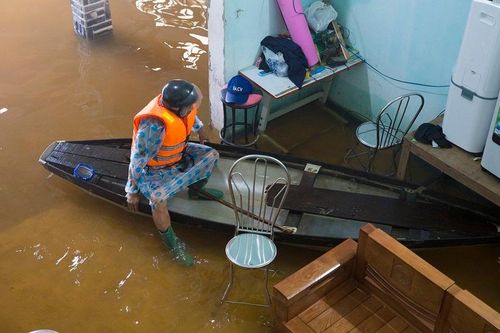 Mưa lũ làm 5 người chết, 8 người mất tích