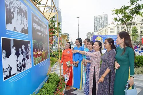 Khai mạc triển lãm chào mừng Đại hội Đại biểu Đảng bộ TP. HCM lần thứ XI