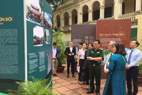 Khai mạc triển lãm 'Kinh đô mãi muôn đời'