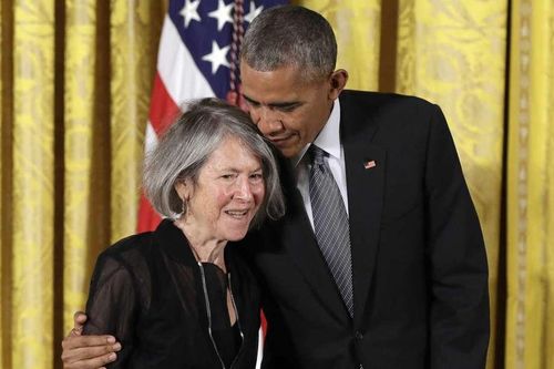 Nobel Văn chương vinh danh nữ thi sĩ người Mỹ