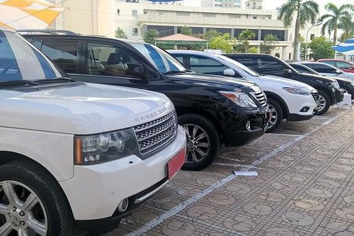 Ngân hàng ồ ạt rao bán ô tô để thu hồi nợ