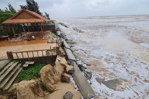 Công trình kè biển khu vực bãi tắm Nhật Lệ 2 vừa xây đã sụp đổ