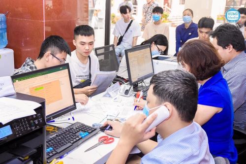 Tân sinh viên hào hứng lên Thủ đô nhập học