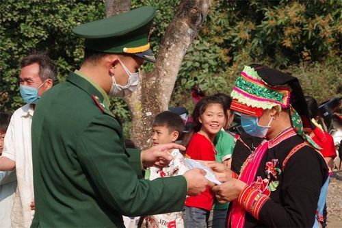 Cầu nối giữa ý Đảng và lòng dân
