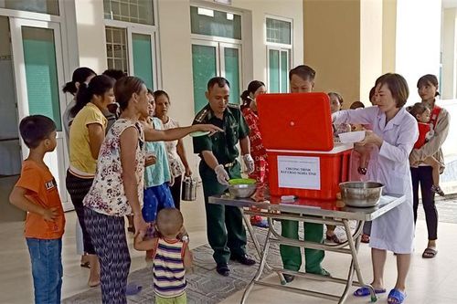 Ấm lòng 'Bát cháo nghĩa tình' của người lính Biên phòng