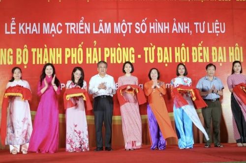 Khai mạc triển lãm ảnh, tư liệu 'Đảng bộ thành phố Hải Phòng - Từ Đại hội đến Đại hội'.