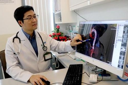 Bác sĩ Bệnh viện FV giúp người đàn ông Pháp thoát chết trong gang tấc