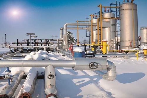 Rosneft lùi bước trước Gazprom trong lĩnh vực LNG