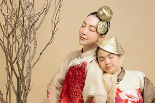 Linh Nga mơ màng bên mẫu nhí trong áo dài tơ sen của NTK Vũ Việt Hà