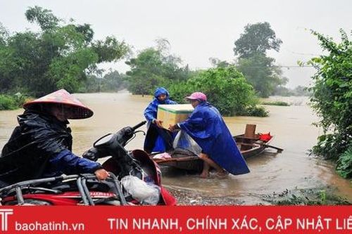 Nước sông Ngàn Sâu lên mức báo động, 5 xã ở Hương Khê bị cô lập