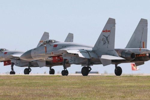 Trung Quốc đã vận hành tiêm kích hạm J-15 thuộc lô sản xuất thứ ba