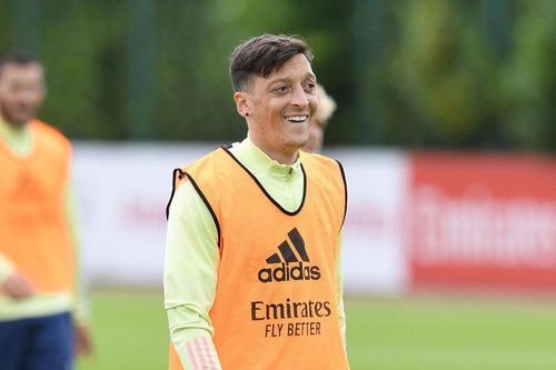 Arsenal đàm phán hủy hợp đồng với Oezil