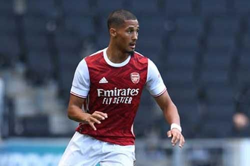 Arsenal quyết cho Saliba đi học việc dù hàng thủ vẫn khá tệ