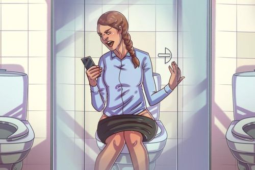 Dùng smartphone khi đi vệ sinh làm tăng nguy cơ bị trĩ