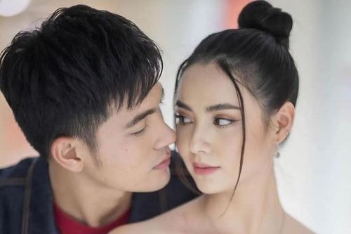 Nam chính 'Mắt xích hận thù' Kem Hussawee lần đầu lên tiếng về tin đồn 'phim giả tình thật' với bạn diễn Mookda Narinrak