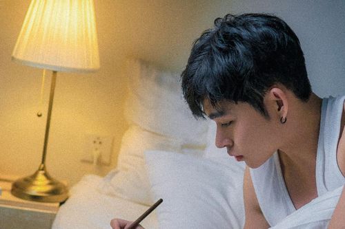 Xem ngay MV 'Có ai...' từ Jun Phạm để thấy rằng cô đơn không hề đáng sợ!
