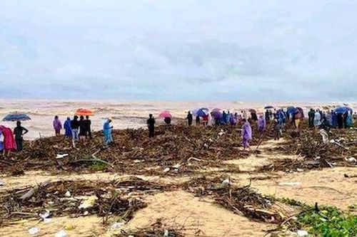 Vớt củi ở cửa biển, người đàn ông không may tử vong