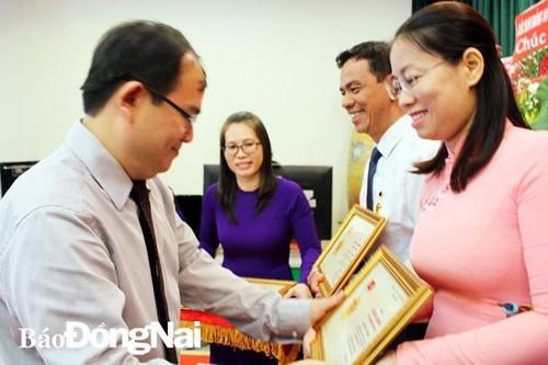 Họp mặt kỷ niệm 90 năm Ngày truyền thống công tác dân vận