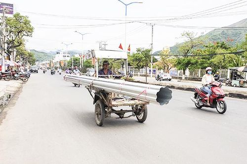 Bao giờ xóa sổ xe ba bánh?