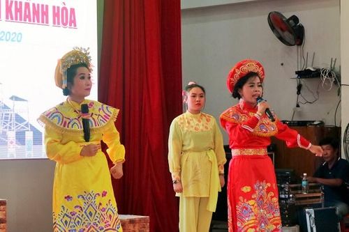 Tổ chức chương trình 'Sân khấu học đường với nghệ thuật bài chòi dân gian Khánh Hòa'