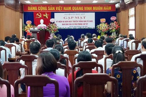 Bát Xát gặp mặt kỷ niệm 90 năm ngày truyền thống các ban Đảng và văn phòng cấp ủy