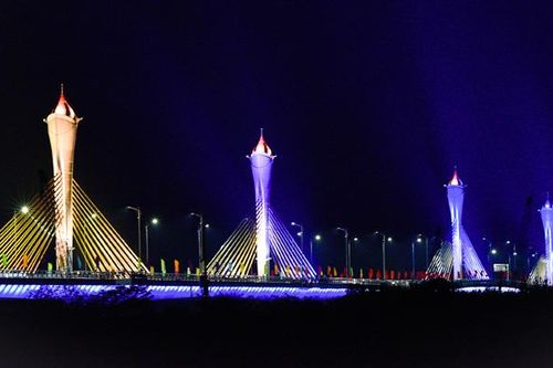 Bài hát đầu tiên về cây cầu Tình Húc